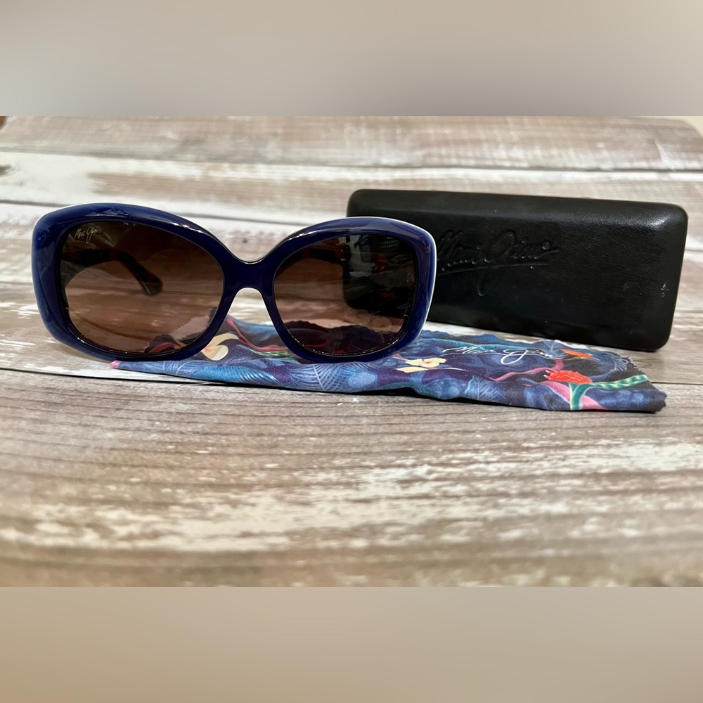 Maui Jim Limited Edition “You Move Me” 60mm Polarized Plus2 Sunglasses. Navy